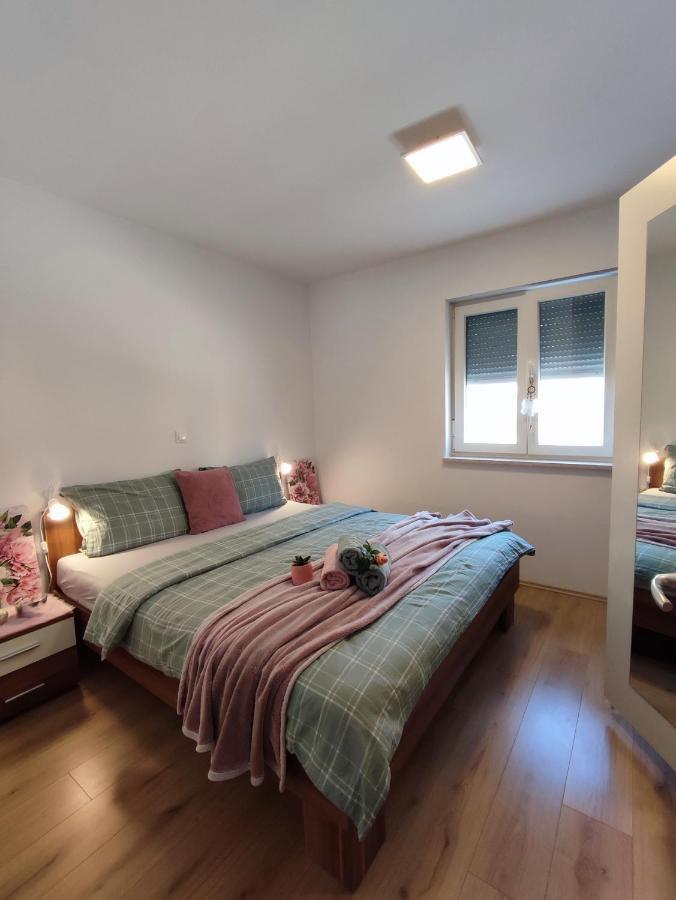 Nina Apartment Пула Екстериор снимка